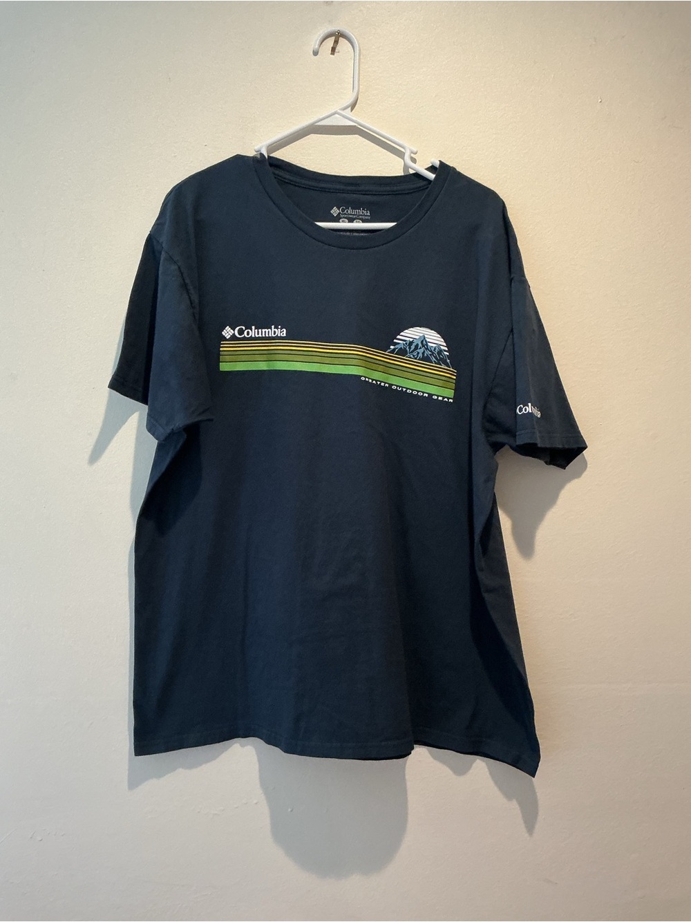 Columbia Sportswear Men's XL Graphic T-shirt Mountain Striped logo short sleeve